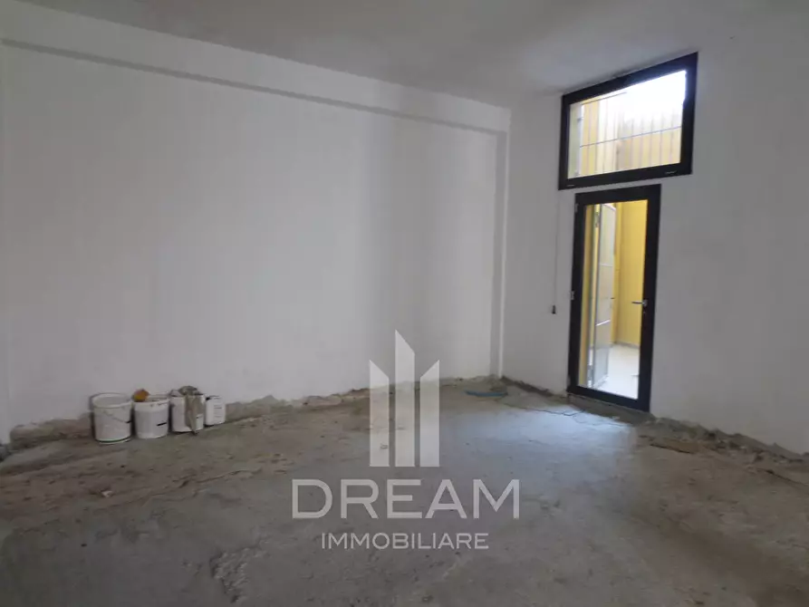 Immagine 9 di Locale commerciale in affitto  in via XX Settembre a Quartu Sant'elena