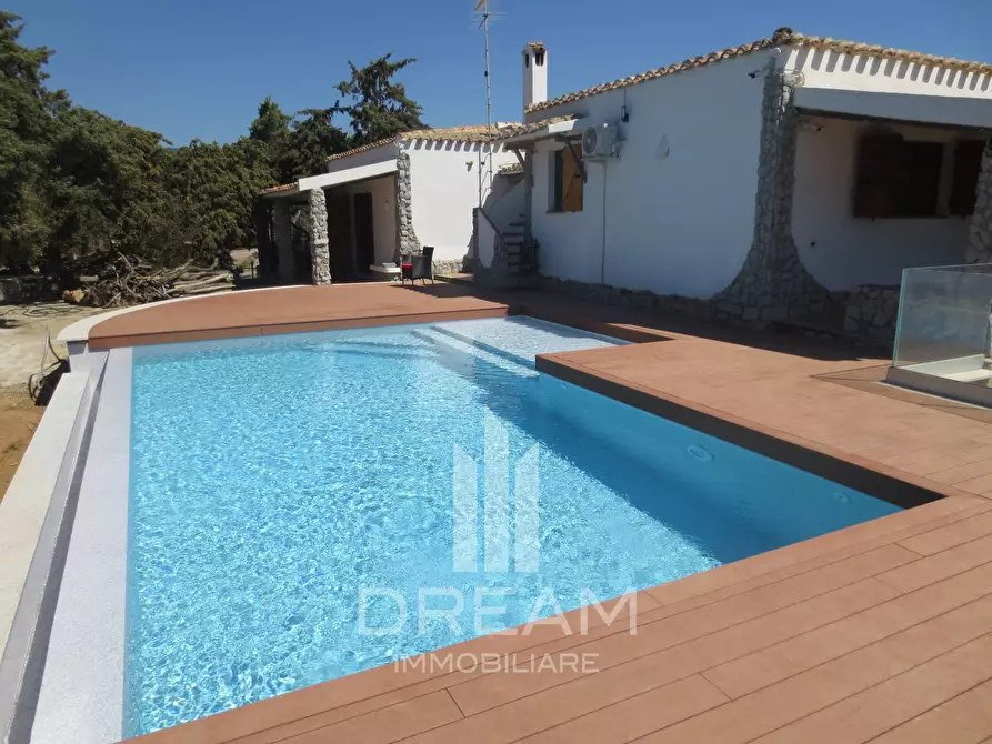 Immagine 4 di Villa in vendita  in via degli Oleandri a Villasimius