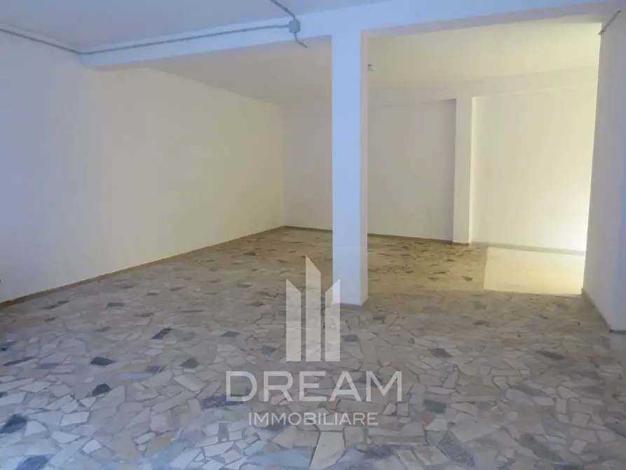 Immagine 2 di Locale commerciale in affitto  in via XX Settembre a Quartu Sant'elena