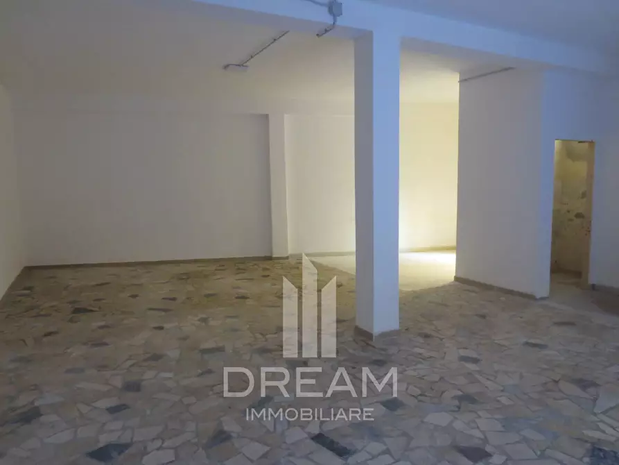 Immagine 3 di Locale commerciale in affitto  in via XX Settembre a Quartu Sant'elena