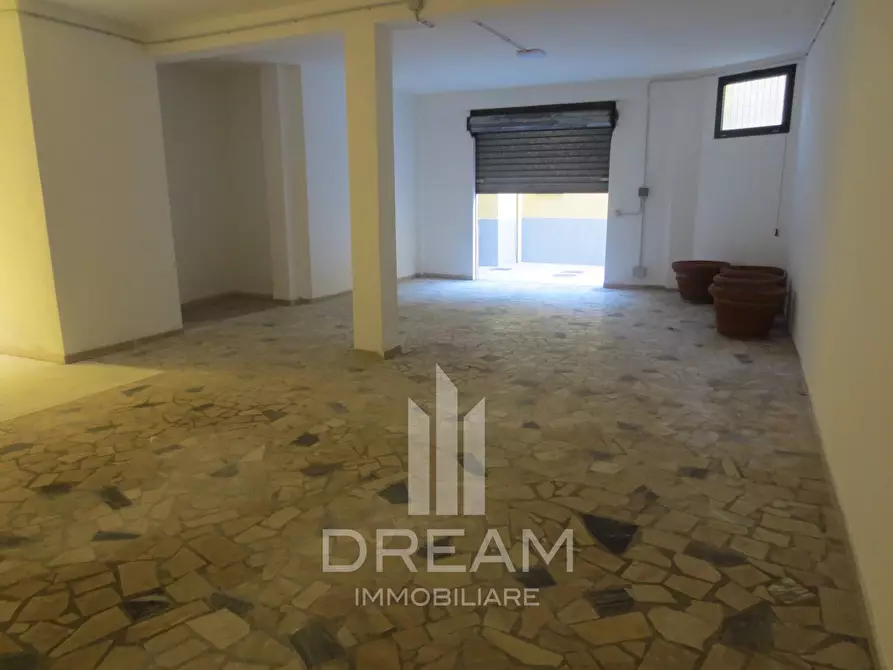 Immagine 5 di Locale commerciale in affitto  in via XX Settembre a Quartu Sant'elena