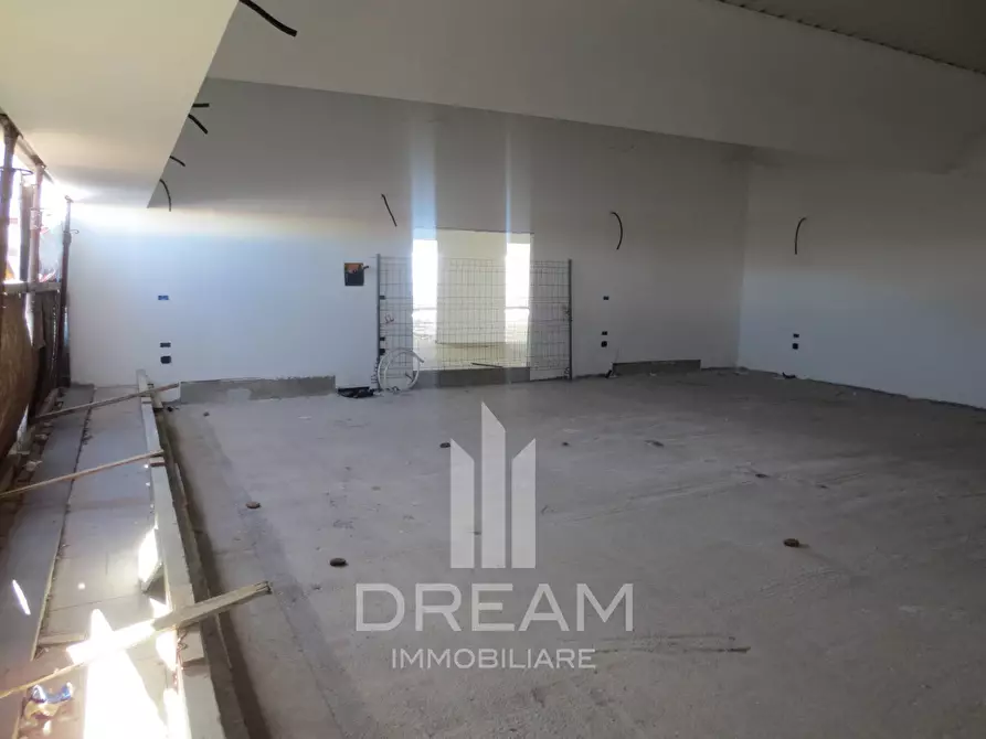 Immagine 3 di Locale commerciale in vendita  in via Livatino a Quartu Sant'elena