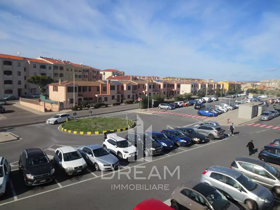 Immagine 12 di Locale commerciale in vendita  in via Livatino a Quartu Sant'elena