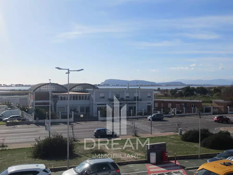 Immagine 13 di Locale commerciale in vendita  in via Livatino a Quartu Sant'elena