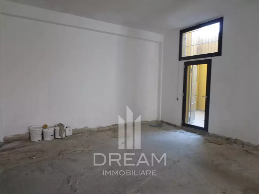 Immagine 14 di Locale commerciale in affitto  in via XX Settembre a Quartu Sant'elena