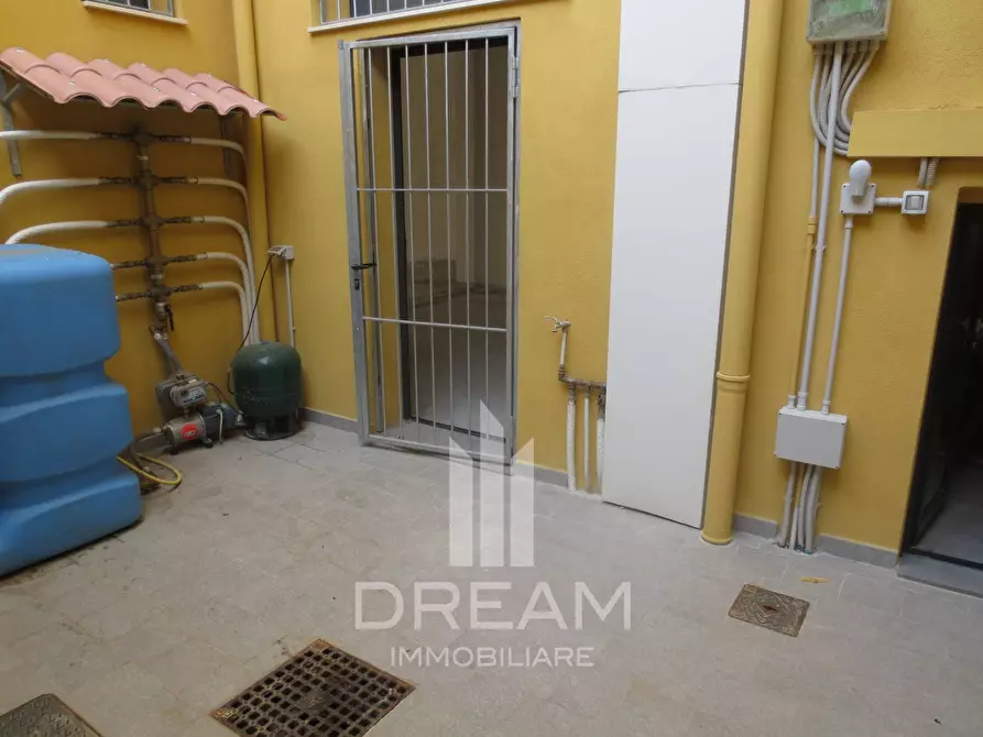 Immagine 17 di Locale commerciale in affitto  in via XX Settembre a Quartu Sant'elena