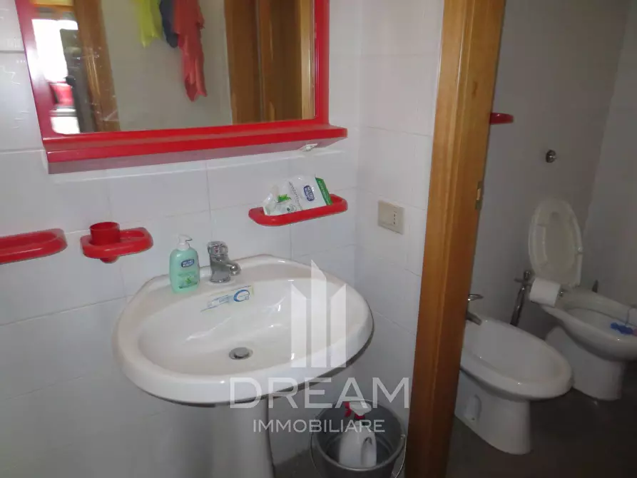 Immagine 5 di Locale commerciale in vendita  in via Ruggero Leoncavallo a Quartu Sant'elena