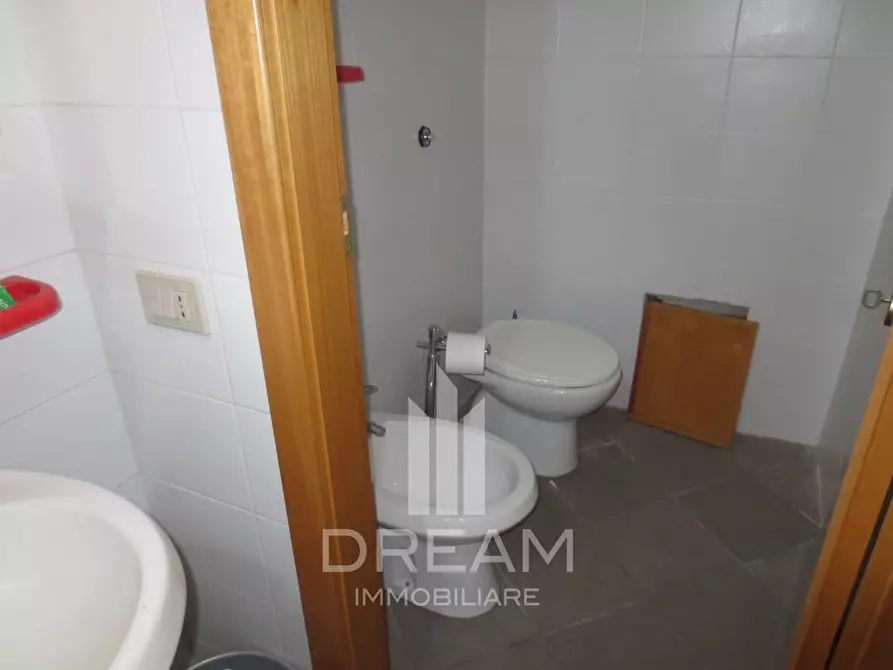 Immagine 7 di Locale commerciale in vendita  in via Ruggero Leoncavallo a Quartu Sant'elena