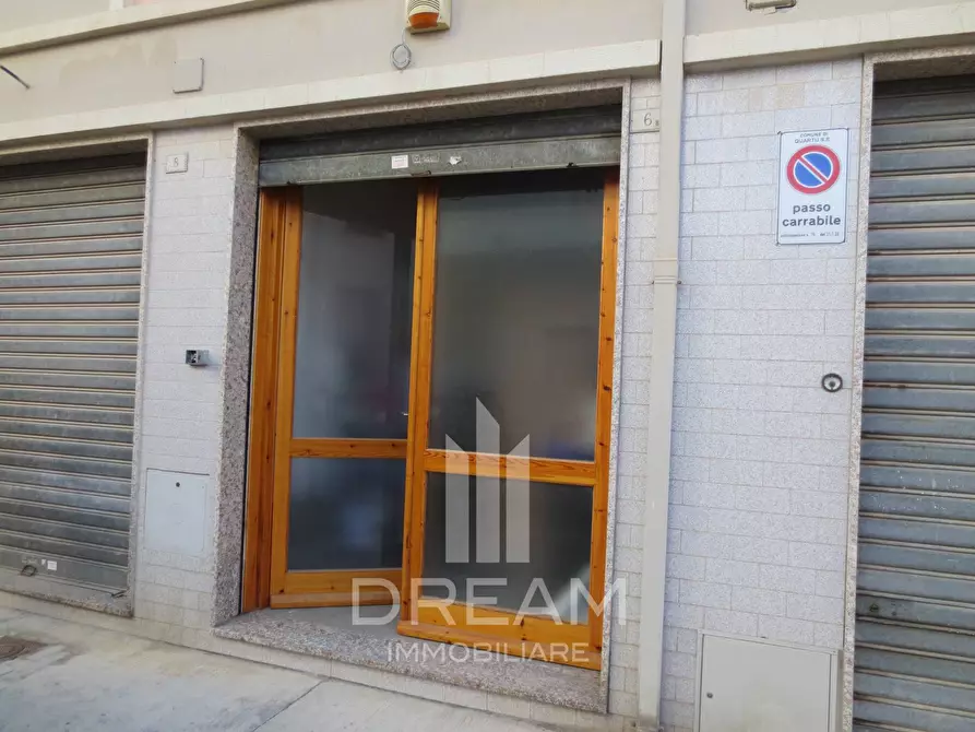 Immagine 9 di Locale commerciale in vendita  in via Ruggero Leoncavallo a Quartu Sant'elena