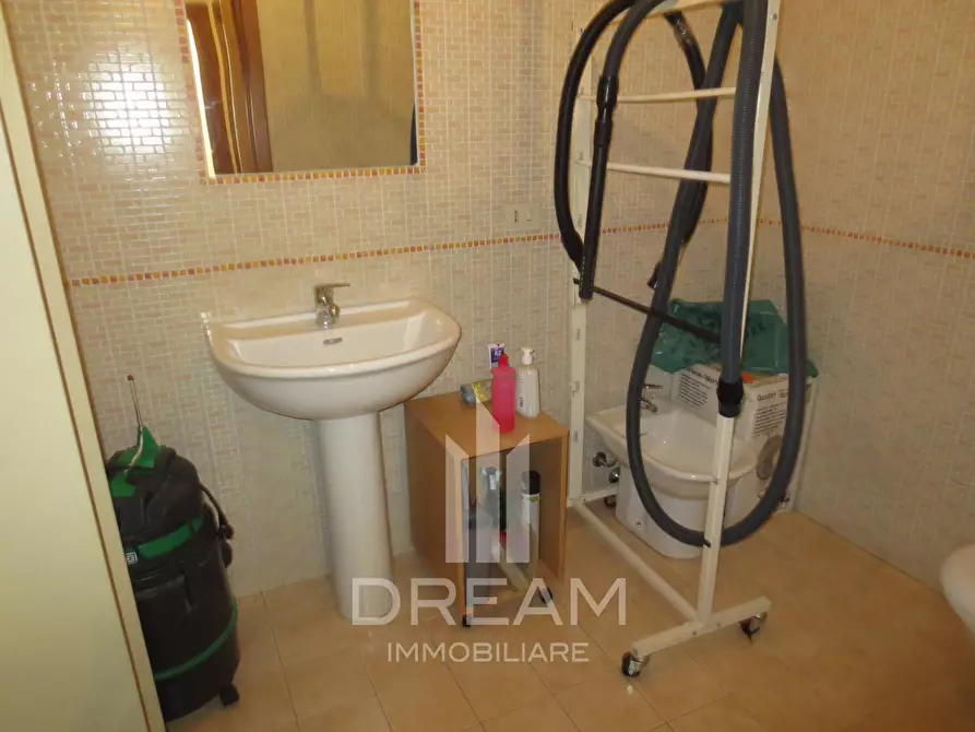 Immagine 19 di Locale commerciale in affitto  in Viale Trieste a Cagliari