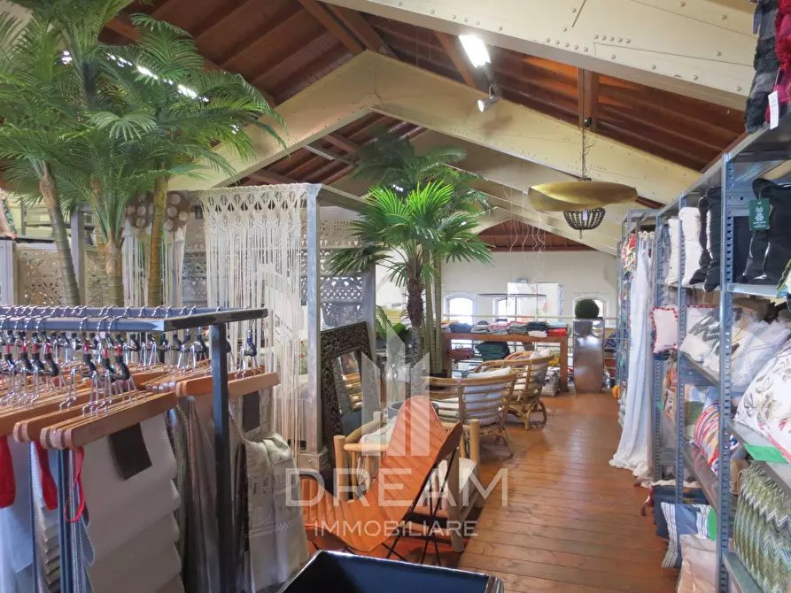 Immagine 23 di Locale commerciale in affitto  in Viale Trieste a Cagliari