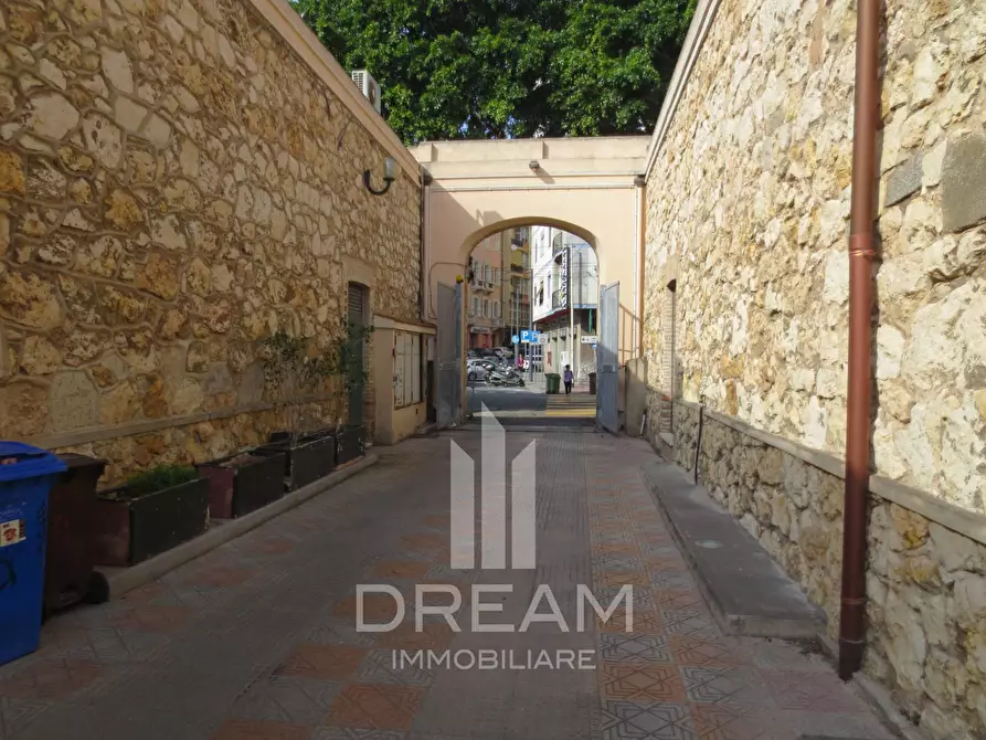Immagine 25 di Locale commerciale in affitto  in Viale Trieste a Cagliari