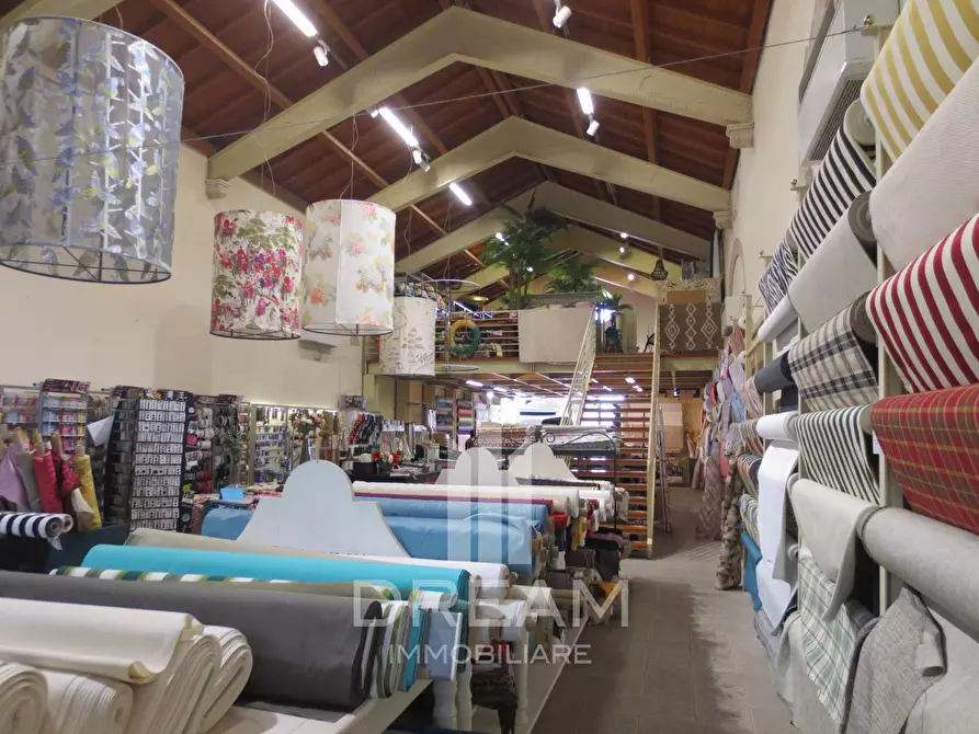 Immagine 5 di Locale commerciale in affitto  in Viale Trieste a Cagliari