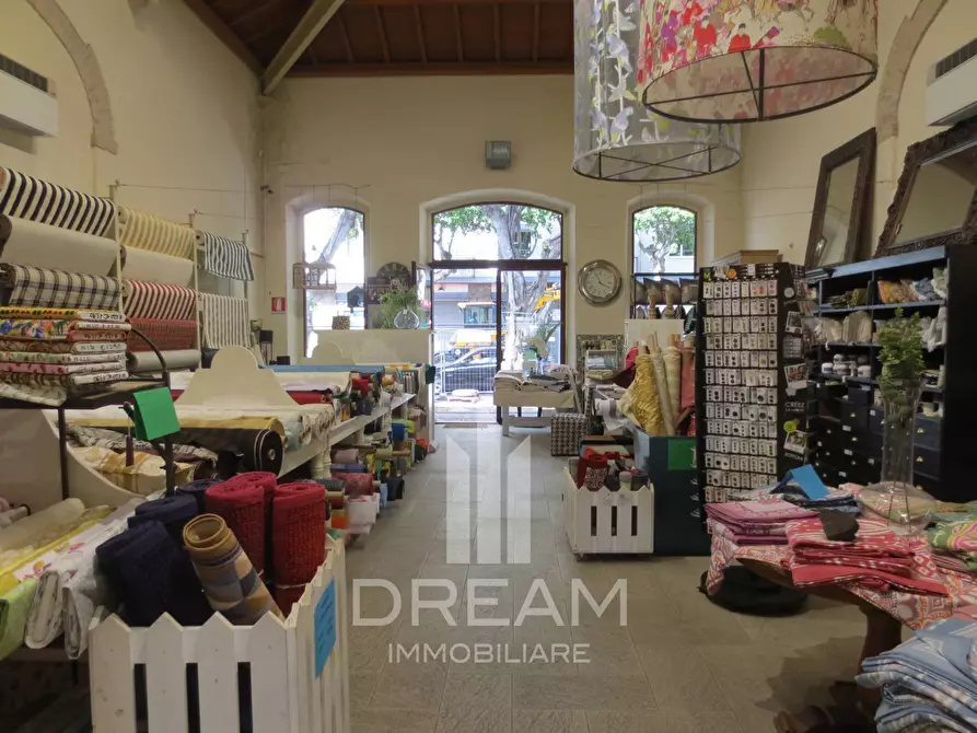 Immagine 6 di Locale commerciale in affitto  in Viale Trieste a Cagliari