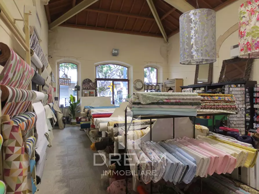 Immagine 8 di Locale commerciale in affitto  in Viale Trieste a Cagliari