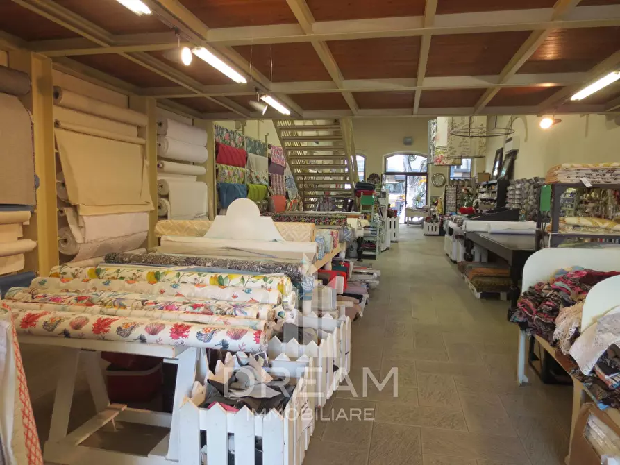 Immagine 13 di Locale commerciale in affitto  in Viale Trieste a Cagliari