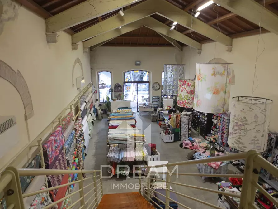 Immagine 14 di Locale commerciale in affitto  in Viale Trieste a Cagliari