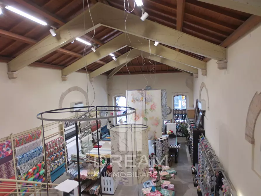 Immagine 15 di Locale commerciale in affitto  in Viale Trieste a Cagliari