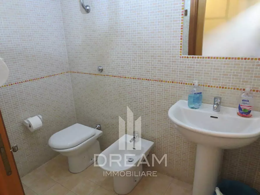 Immagine 18 di Locale commerciale in affitto  in Viale Trieste a Cagliari