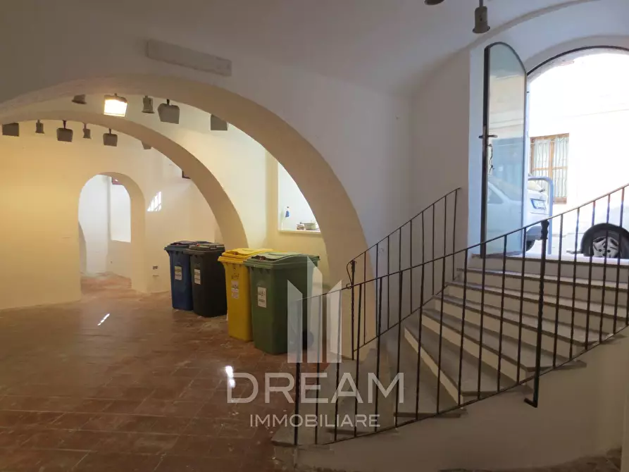 Immagine 8 di Locale commerciale in affitto  in via dei Pisani, n.1, angolo viale Regina Margherita a Cagliari