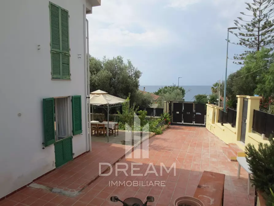 Immagine 3 di Casa bifamiliare in vendita  in via Sussalai a Quartu Sant'elena