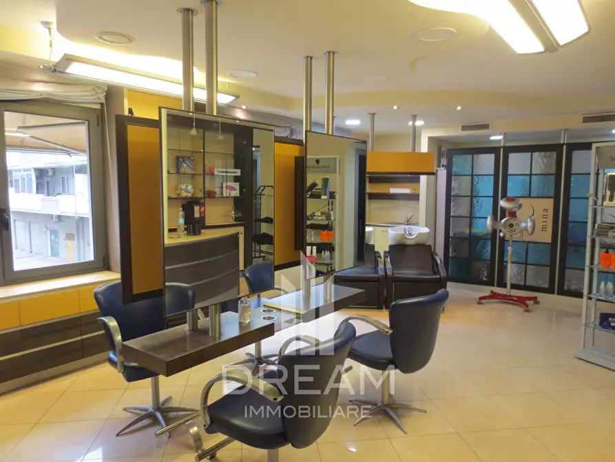 Immagine 2 di Laboratorio in affitto  in viale Colombo a Quartu Sant'elena