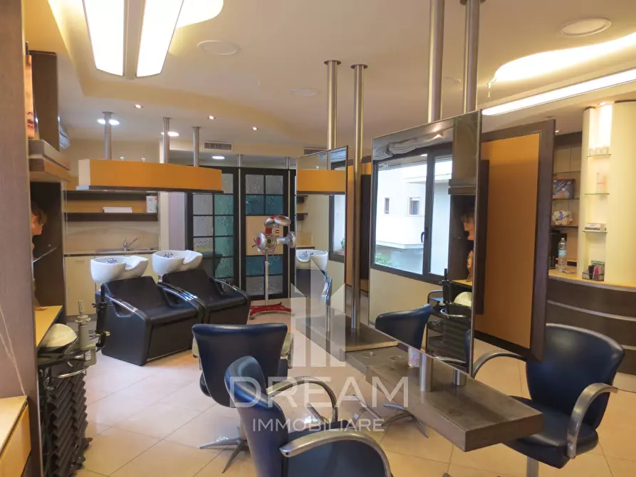 Immagine 3 di Laboratorio in affitto  in viale Colombo a Quartu Sant'elena