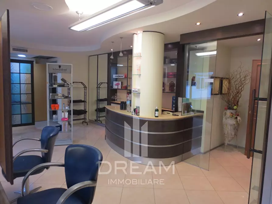 Immagine 4 di Laboratorio in affitto  in viale Colombo a Quartu Sant'elena