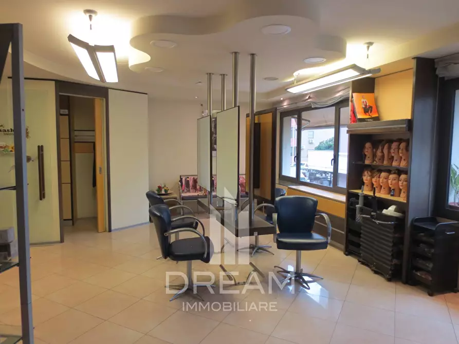 Immagine 6 di Laboratorio in affitto  in viale Colombo a Quartu Sant'elena