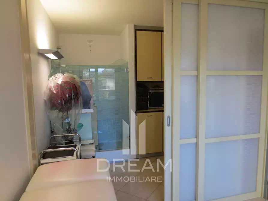 Immagine 9 di Laboratorio in affitto  in viale Colombo a Quartu Sant'elena