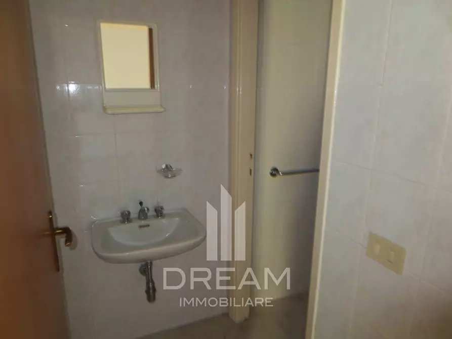 Immagine 6 di Ufficio in vendita  in via Oliena a Quartucciu