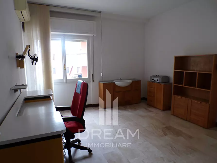 Immagine 8 di Ufficio in affitto  in via Milano a Cagliari