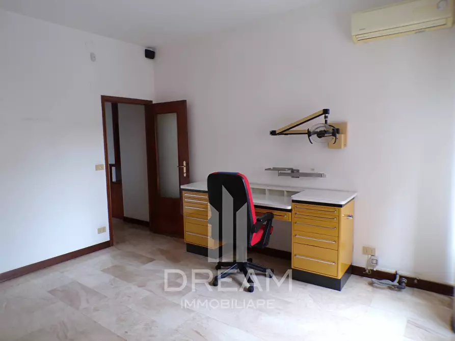 Immagine 9 di Ufficio in affitto  in via Milano a Cagliari