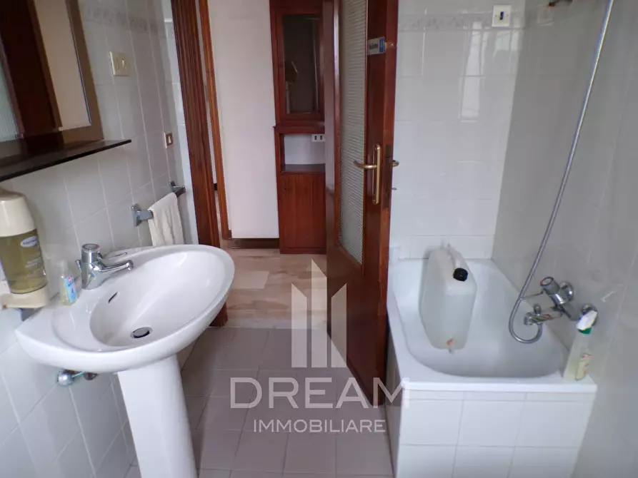 Immagine 11 di Ufficio in affitto  in via Milano a Cagliari