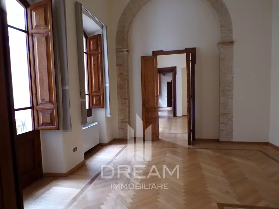 Immagine 19 di Ufficio in affitto  in Viale Regina Margherita a Cagliari