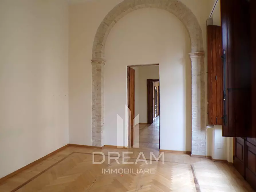 Immagine 20 di Ufficio in affitto  in Viale Regina Margherita a Cagliari