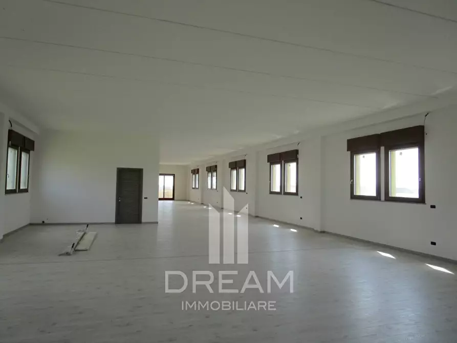 Immagine 10 di Ufficio in affitto  in via Torricelli a Selargius