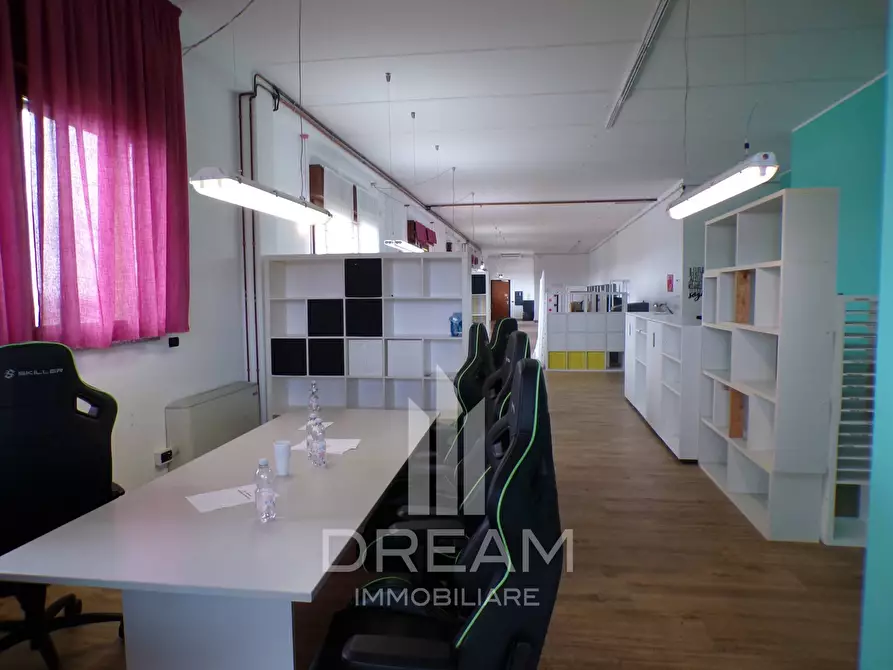 Immagine 12 di Ufficio in affitto  in via Torricelli a Selargius