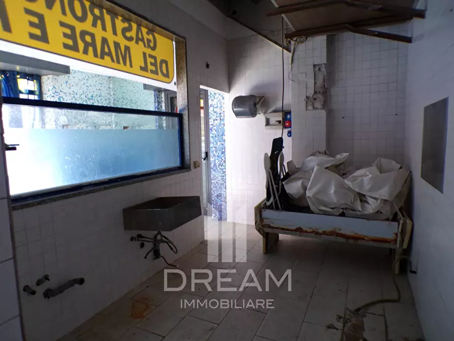 Immagine 9 di Locale commerciale in affitto  in via Diaz a Quartu Sant'elena