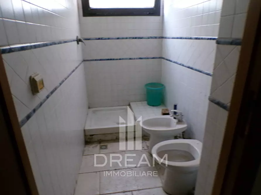 Immagine 11 di Locale commerciale in affitto  in via Diaz a Quartu Sant'elena