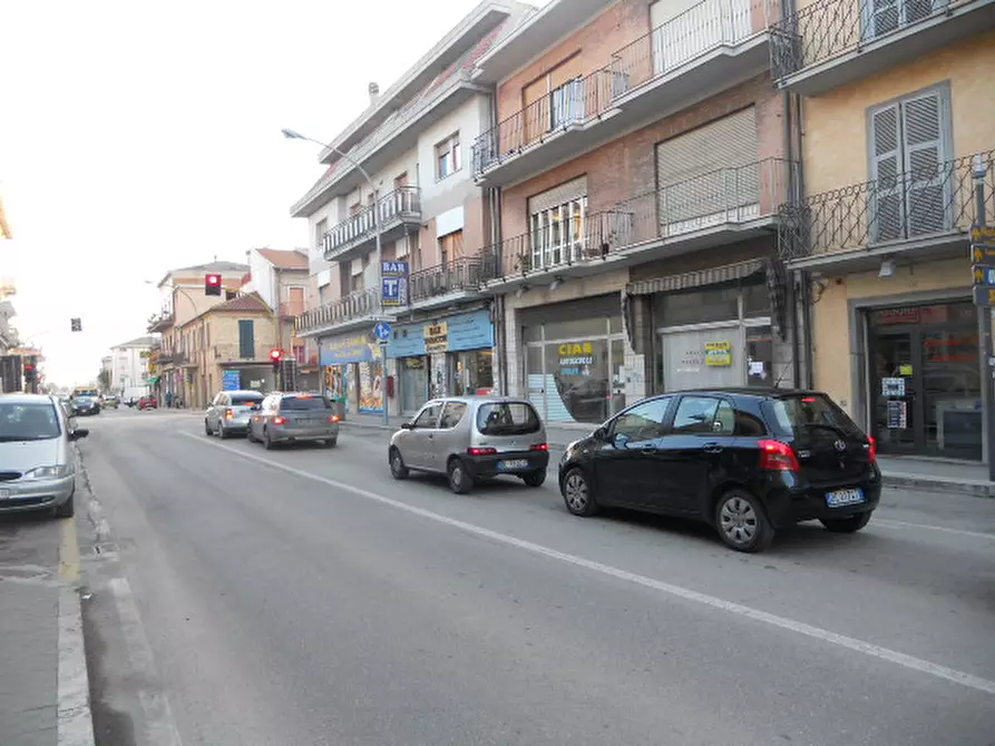 Immagine 21 di Locale commerciale in affitto  in Via Nazario Sauro a San Benedetto Del Tronto