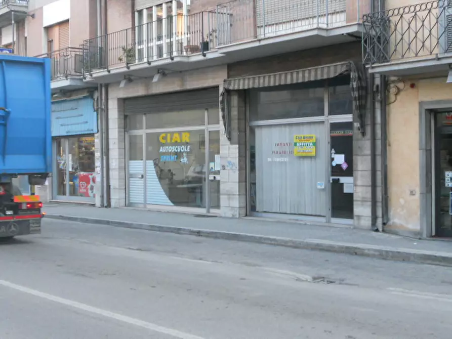 Immagine 22 di Locale commerciale in affitto  in Via Nazario Sauro a San Benedetto Del Tronto