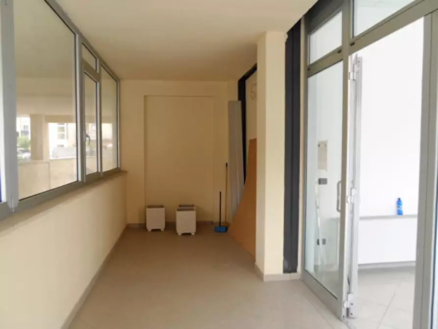 Immagine 14 di Locale commerciale in vendita  in Via Toti a San Benedetto Del Tronto