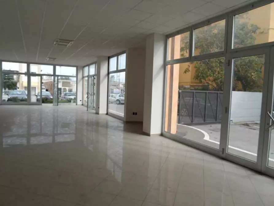 Immagine 10 di Locale commerciale in vendita  in Via Toti a San Benedetto Del Tronto