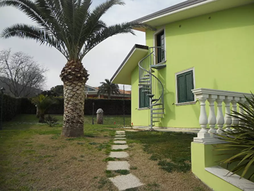 Immagine 13 di Villa in vendita  in Via Castani a Martinsicuro