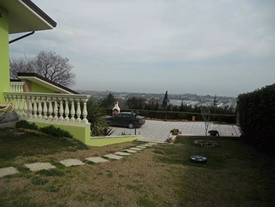 Immagine 14 di Villa in vendita  in Via Castani a Martinsicuro