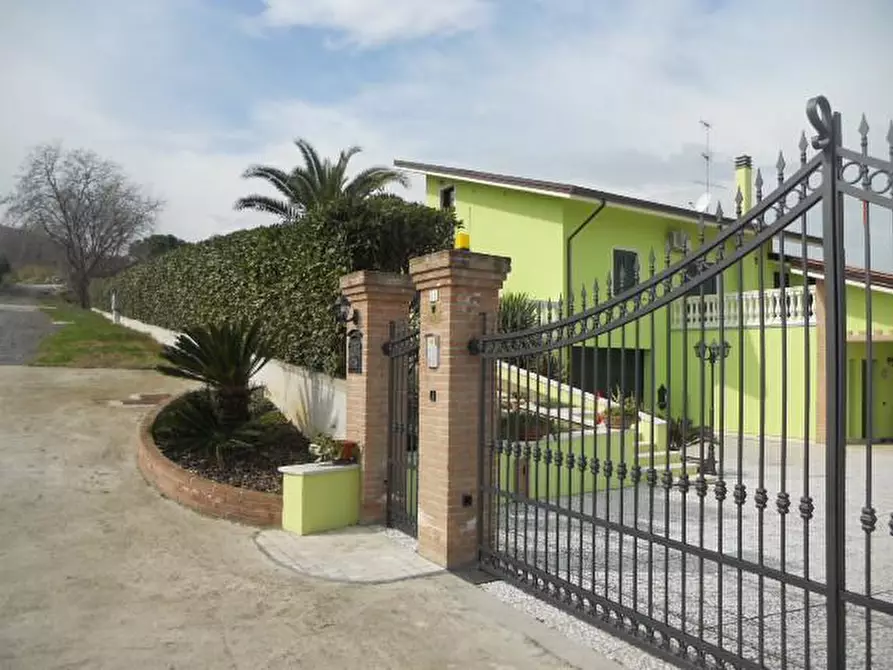 Immagine 17 di Villa in vendita  in Via Castani a Martinsicuro