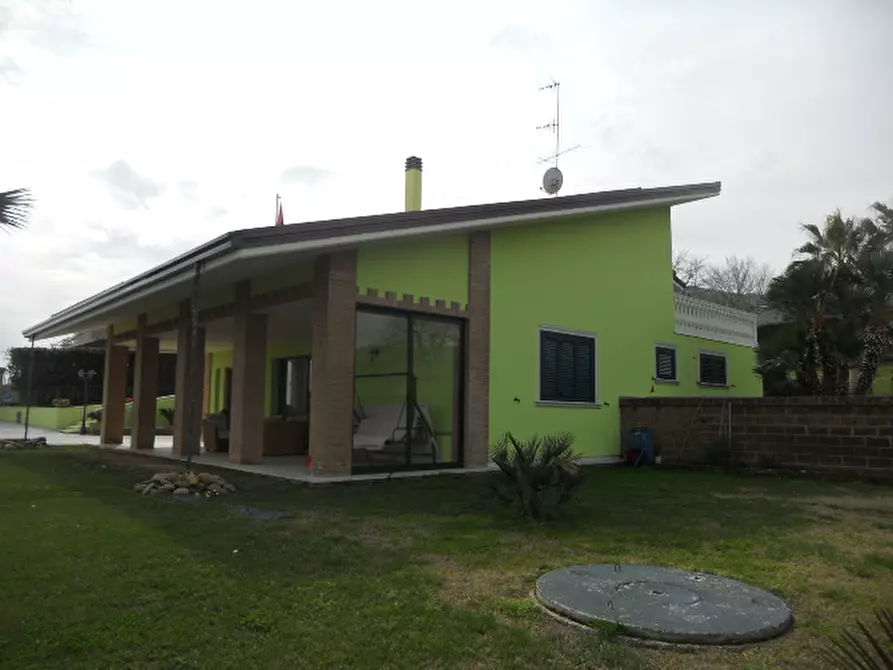 Immagine 3 di Villa in vendita  in Via Castani a Martinsicuro