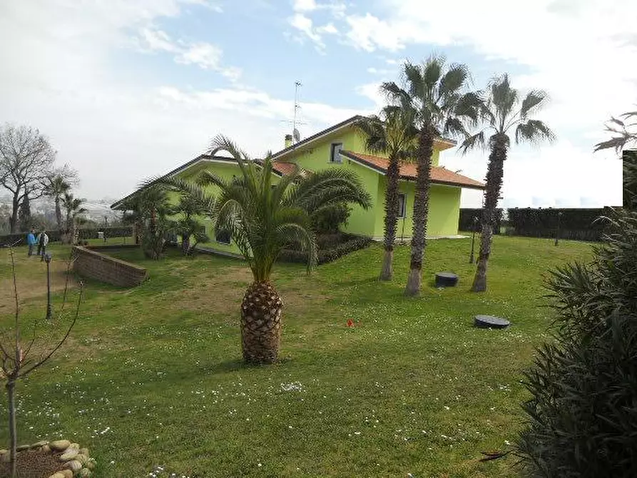 Immagine 29 di Villa in vendita  in Via Castani a Martinsicuro