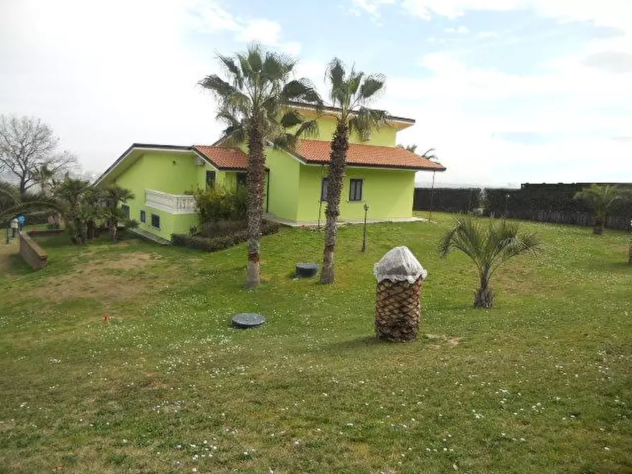 Immagine 1 di Villa in vendita  in Via Castani a Martinsicuro